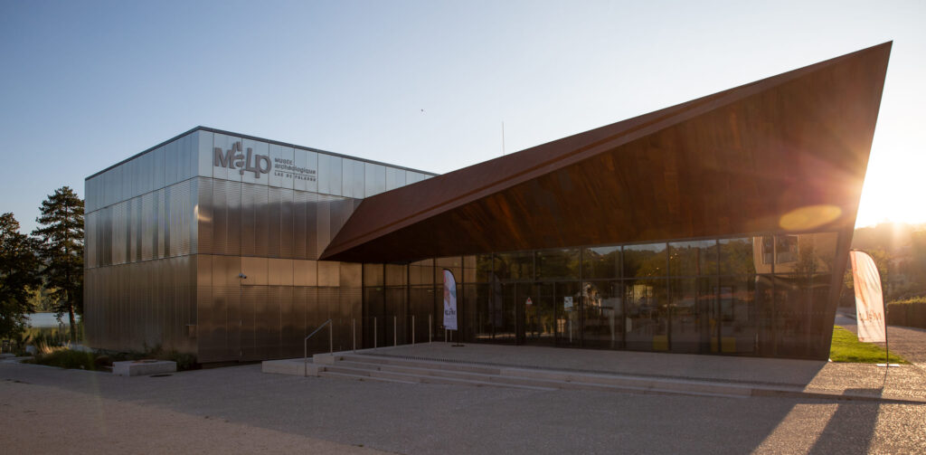 Conférence paléoantropologique gesticulée, musée archeologique du lac de paladru (Isère)